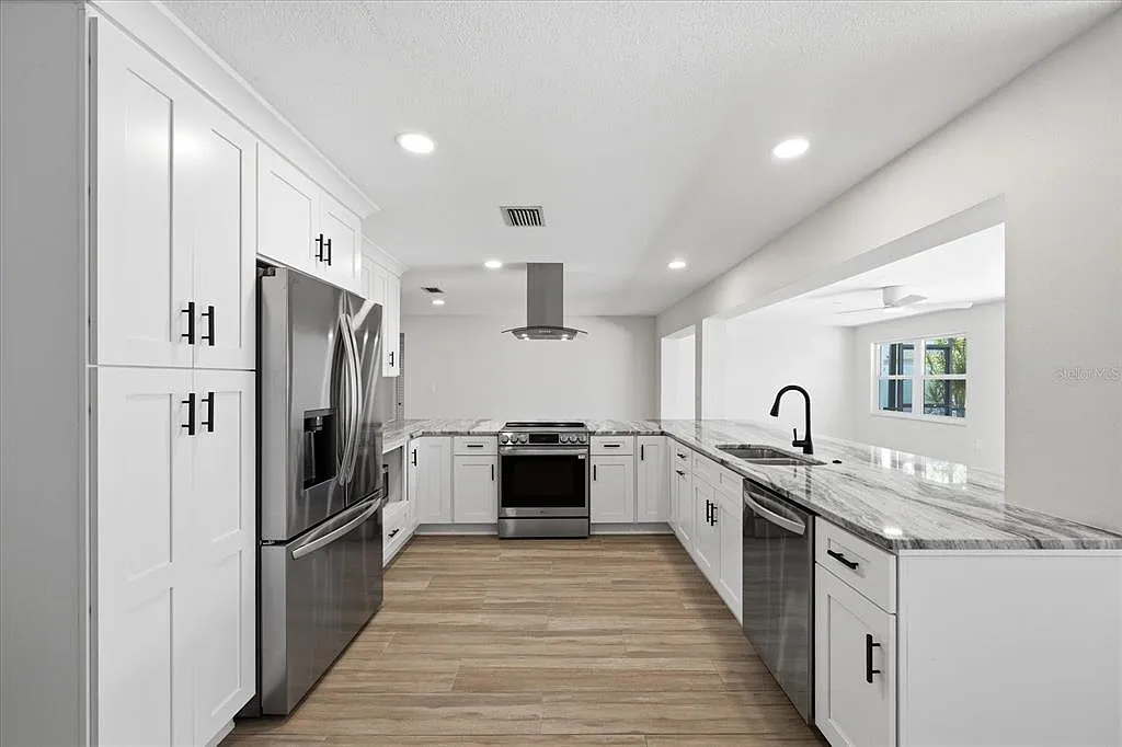 Custom white shaker kitchen cabinet installation with granite countertops in St. Petersburg, FL